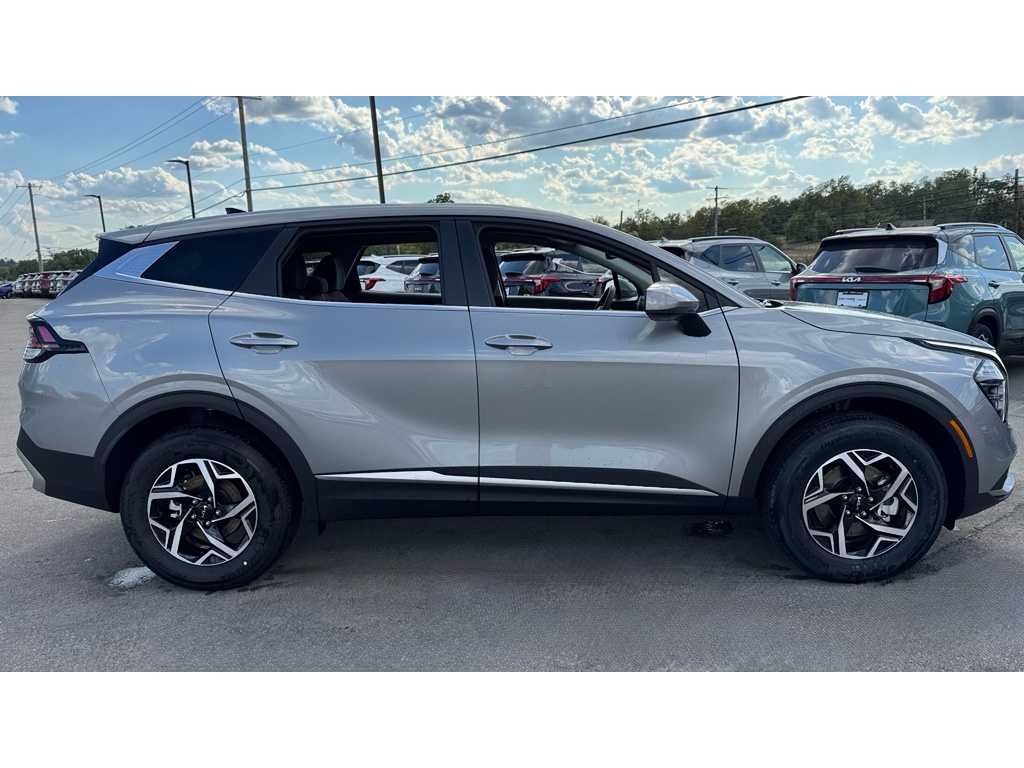 2025 Kia Sportage LX photo 2