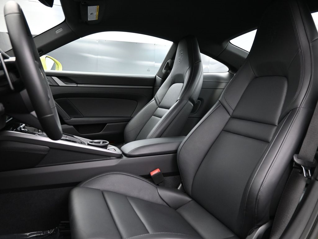 2025 Porsche 911 photo 4