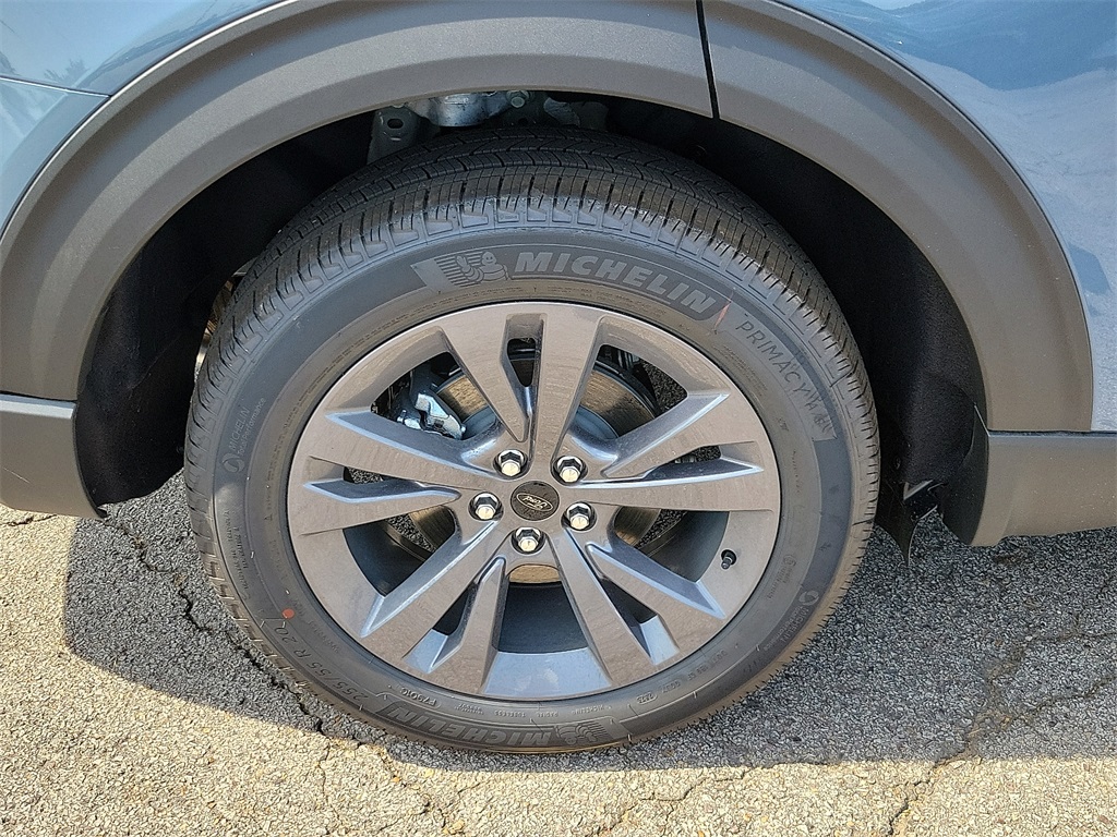 2025 Ford Explorer photo 6