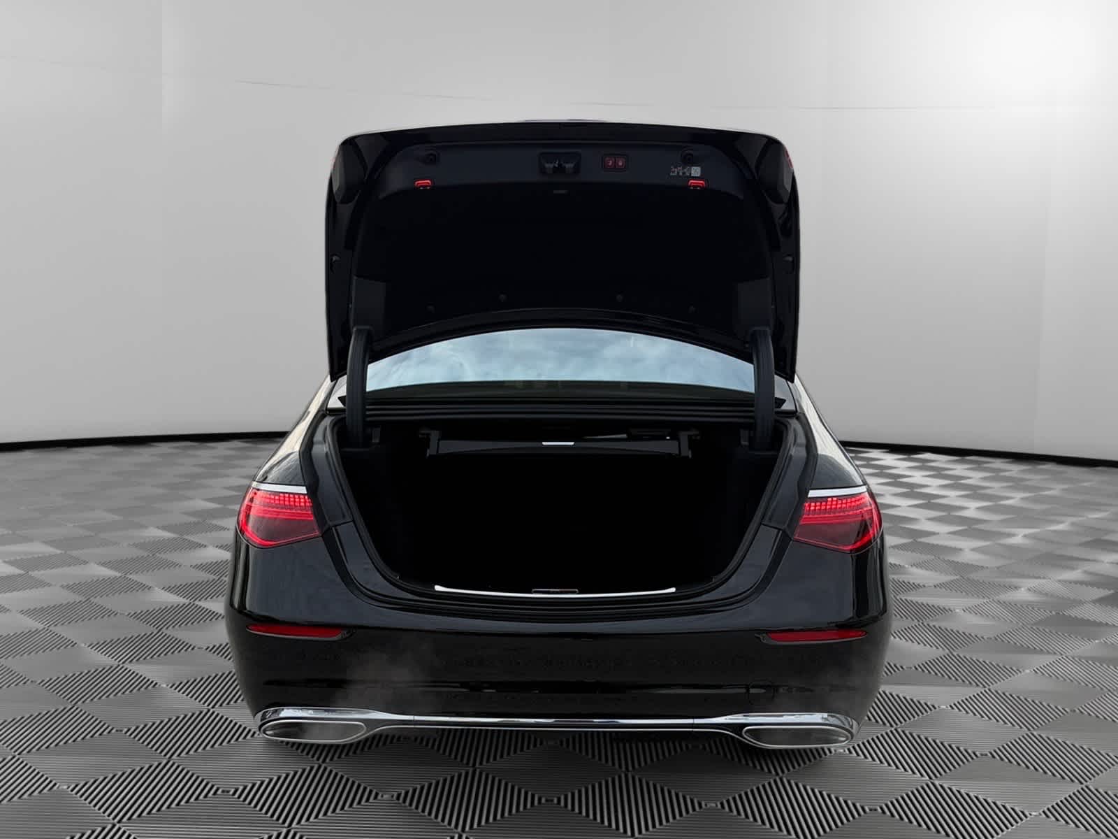 2025 Mercedes Benz S 450 580 photo 4
