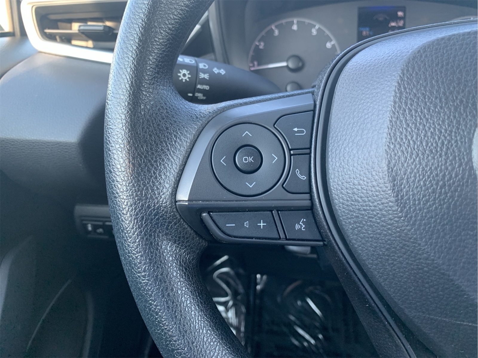 2024 Toyota Corolla LE photo 12