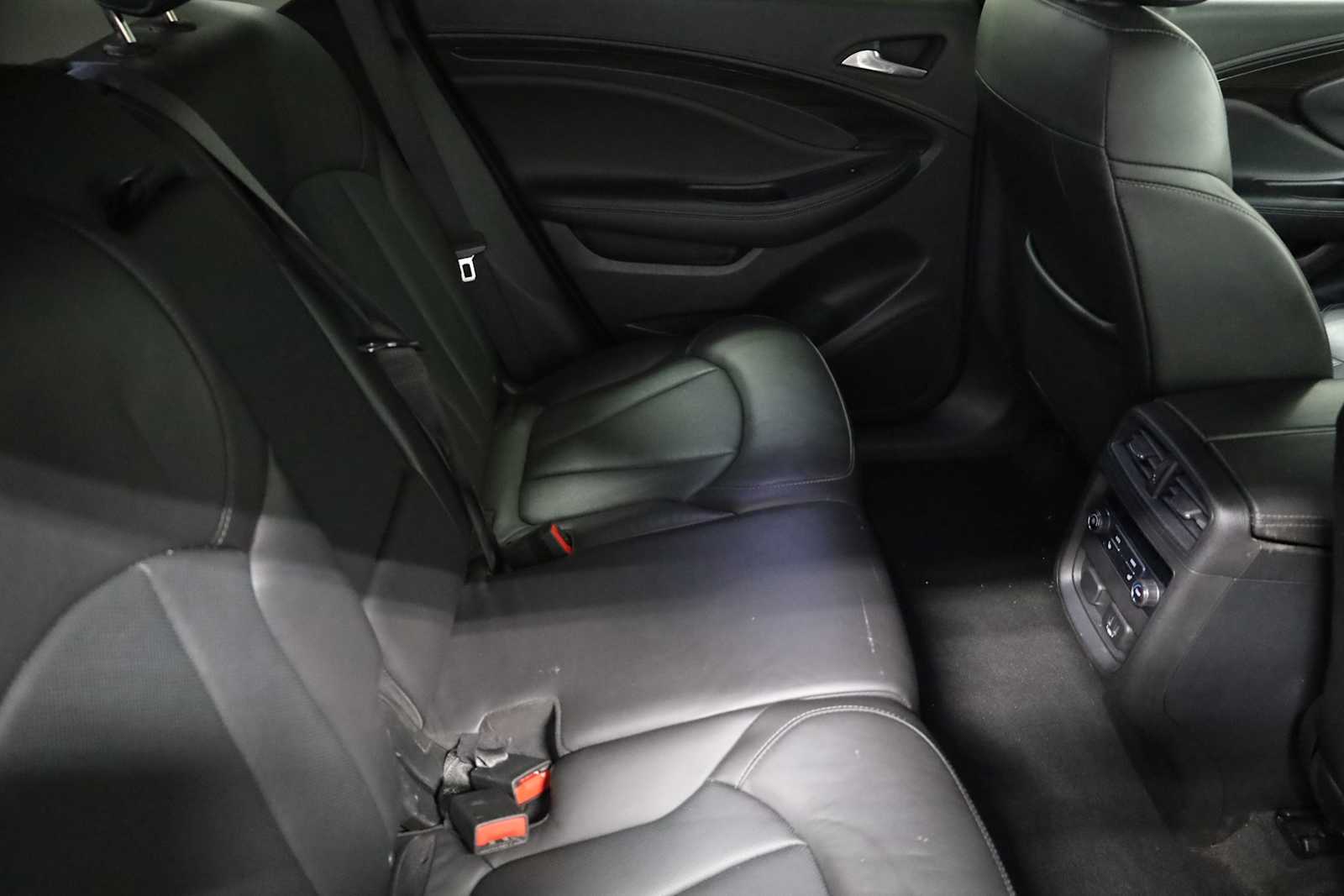 2019 Buick Envision Essence photo 28
