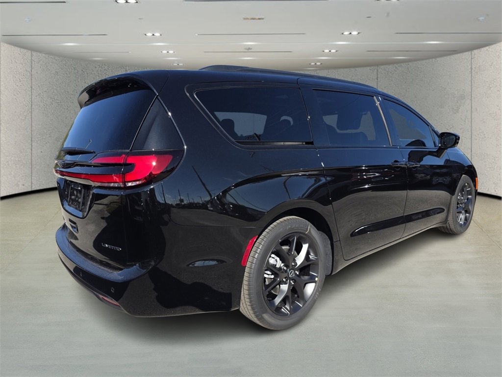 2026 Chrysler Pacifica Limited photo 4