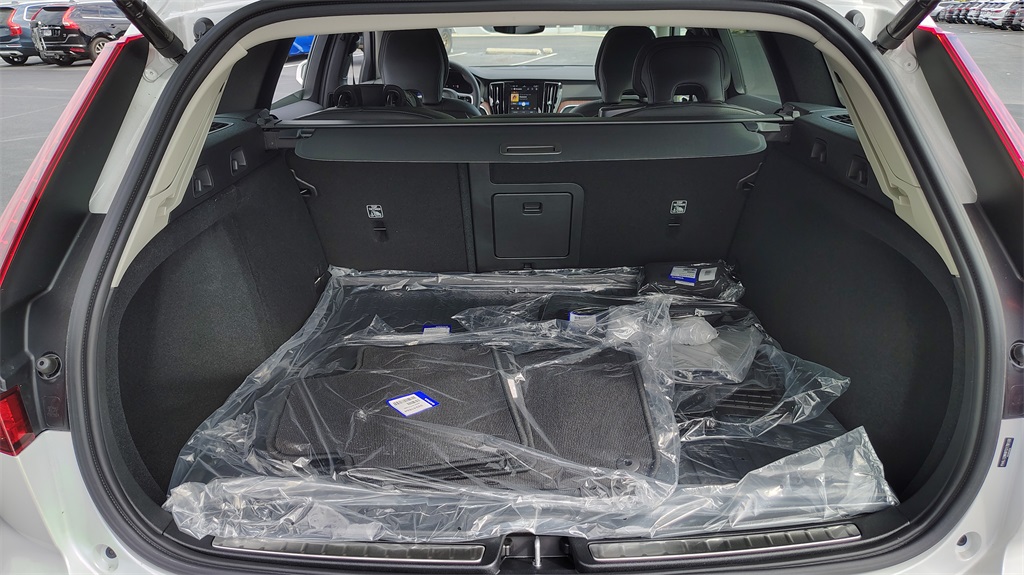 2026 Volvo V60 Cross Country B5 Plus photo 31