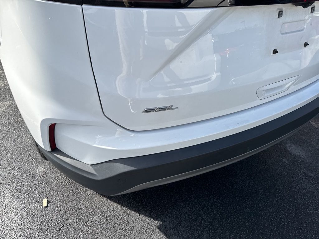 2023 Ford Edge SEL photo 2