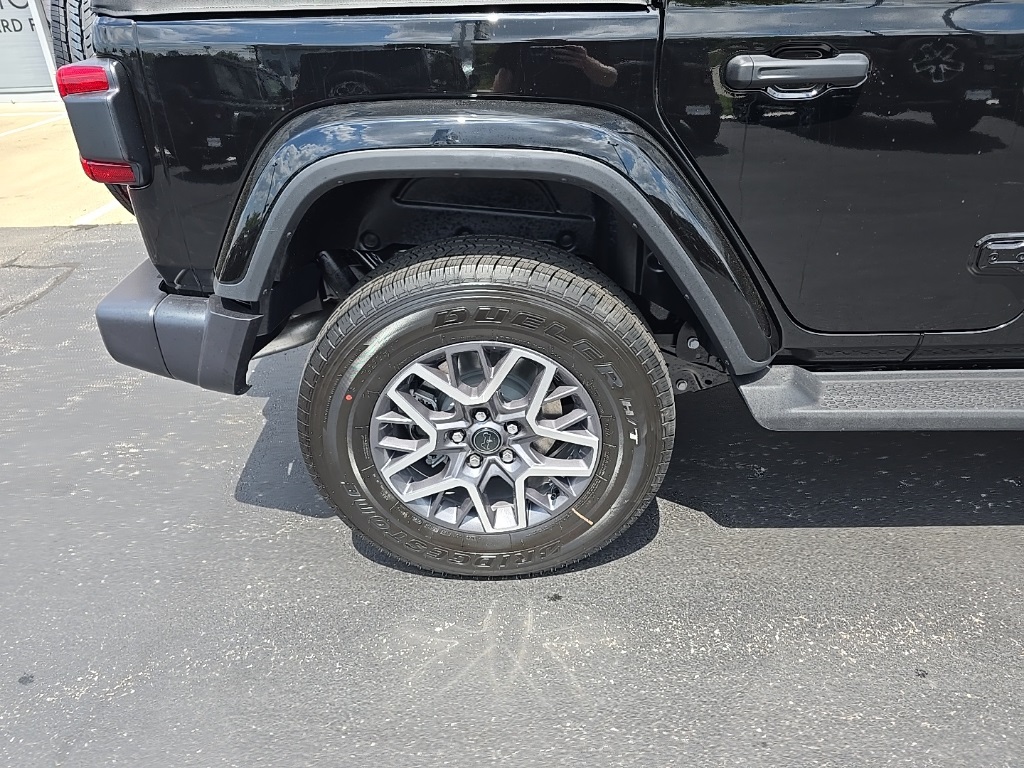 2025 Jeep Wrangler Sahara photo 11