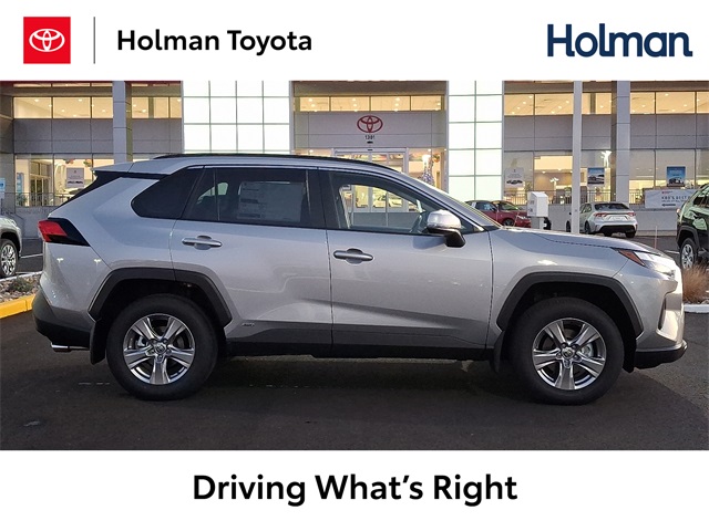 2025 Toyota RAV4 LE's photo