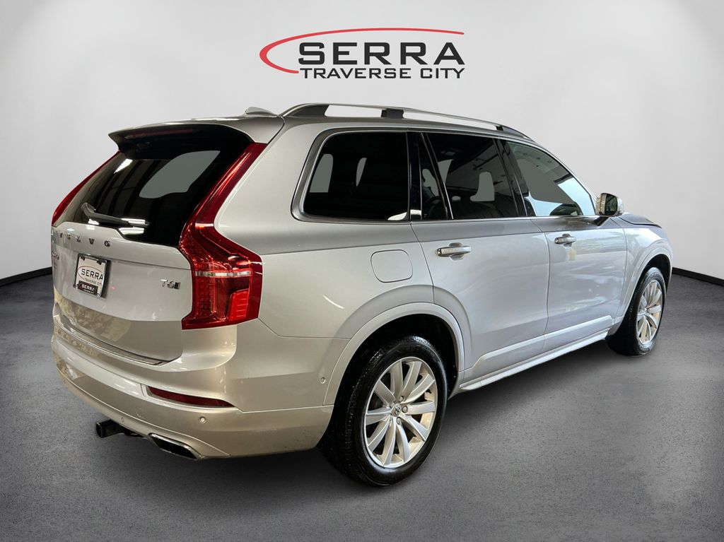 2018 Volvo XC90 T6 Momentum photo 4