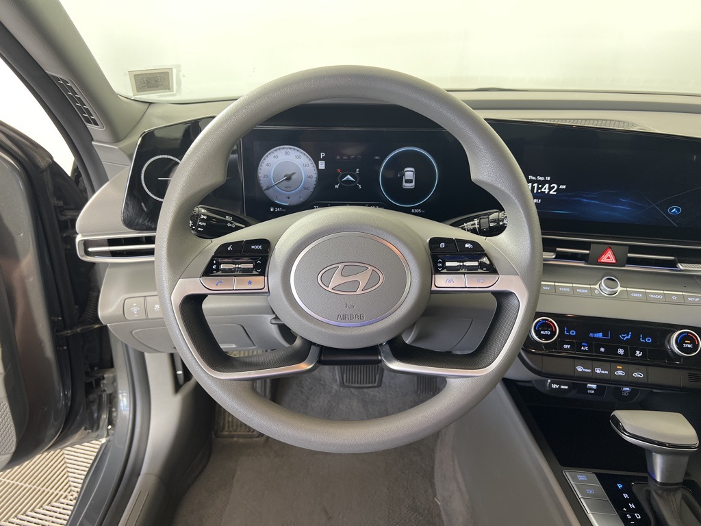 2024 Hyundai Elantra SEL photo 15