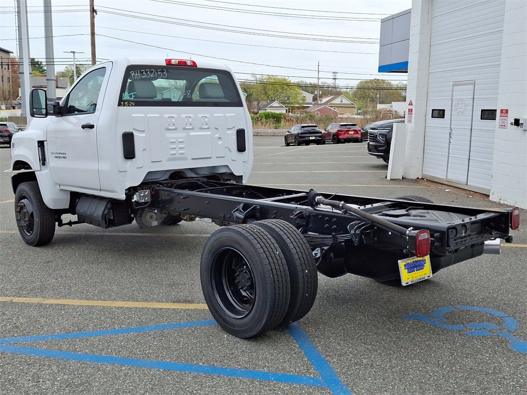 2024 Chevrolet Silverado 5500HD Work Truck photo 4