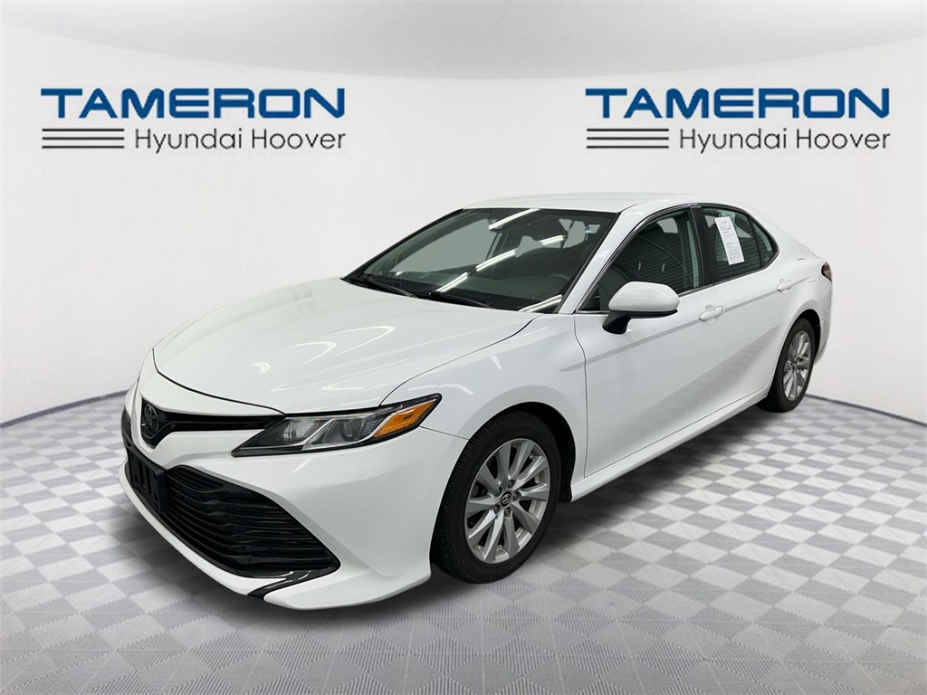 2020 Toyota Camry LE's photo