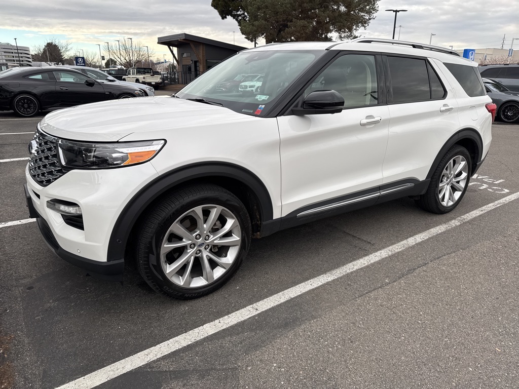 2022 Ford Explorer Platinum's photo