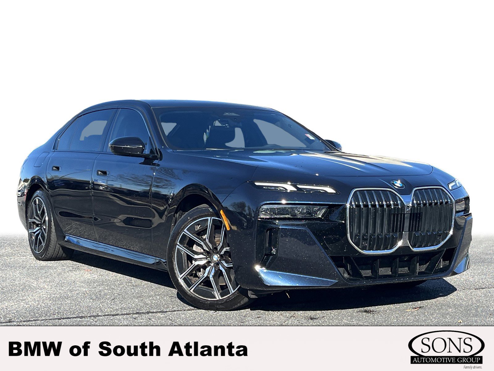 2025 BMW 7 Series 740i's photo