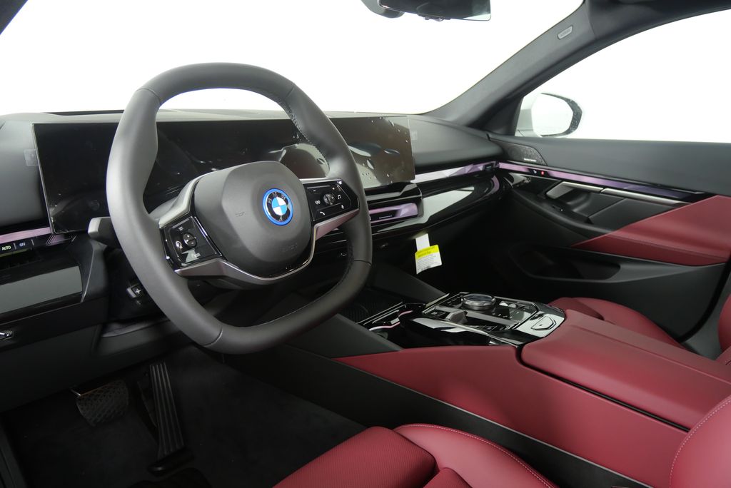 New 2025 Mineral White Metallic BMW eDrive40 image 12