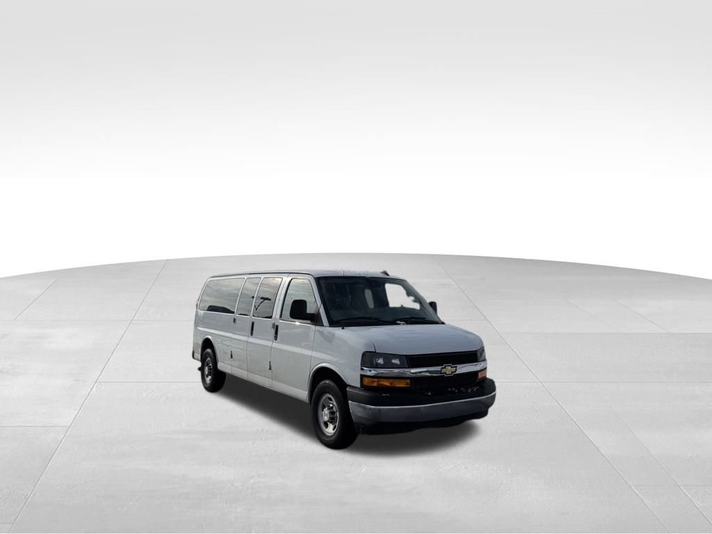 2024 Chevrolet Express Passenger LT's photo