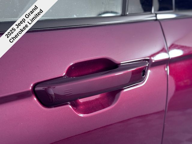 2025 Jeep Grand Cherokee Limited photo 12