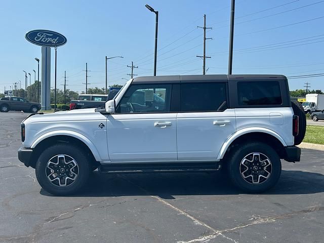 2025 Ford Bronco Outer Banks photo 3