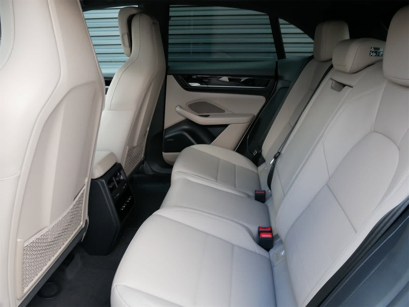 2025 Porsche Macan Electric 4 photo 6