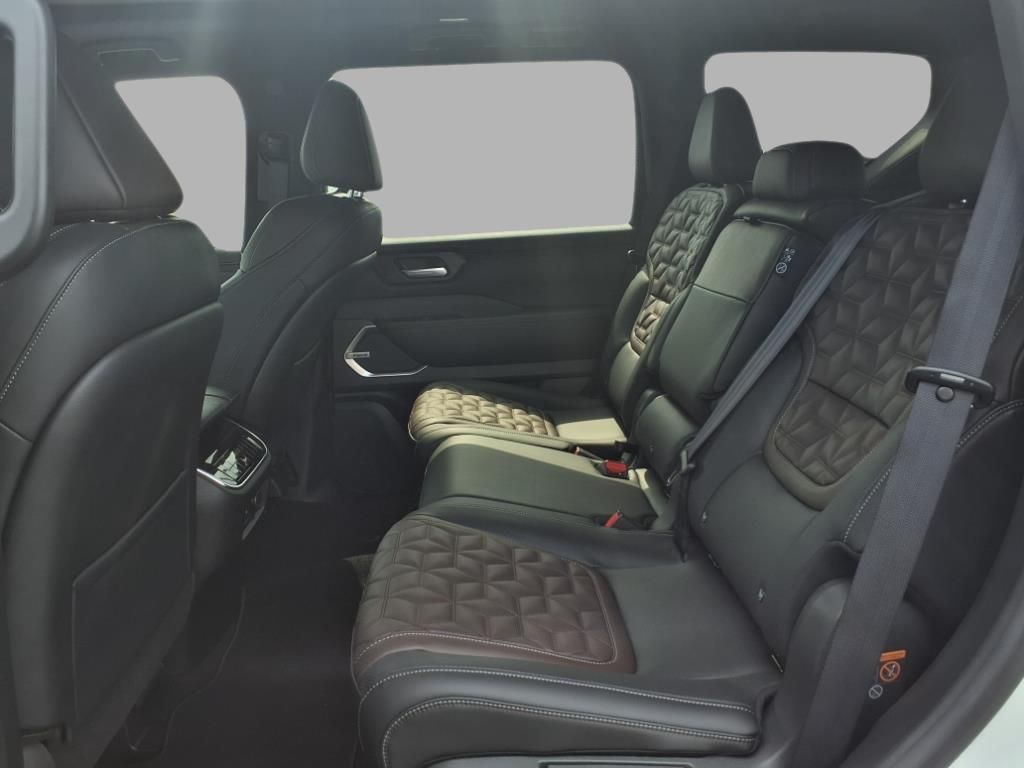 2025 Nissan Armada Platinum Reserve photo 14