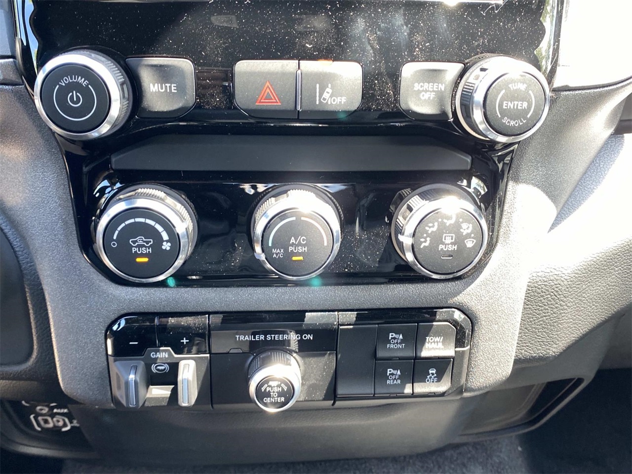 2025 Ram 1500 Tradesman photo 14