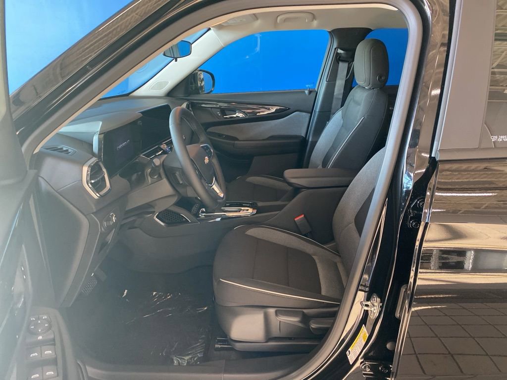 2026 Chevrolet Trailblazer LT photo 2