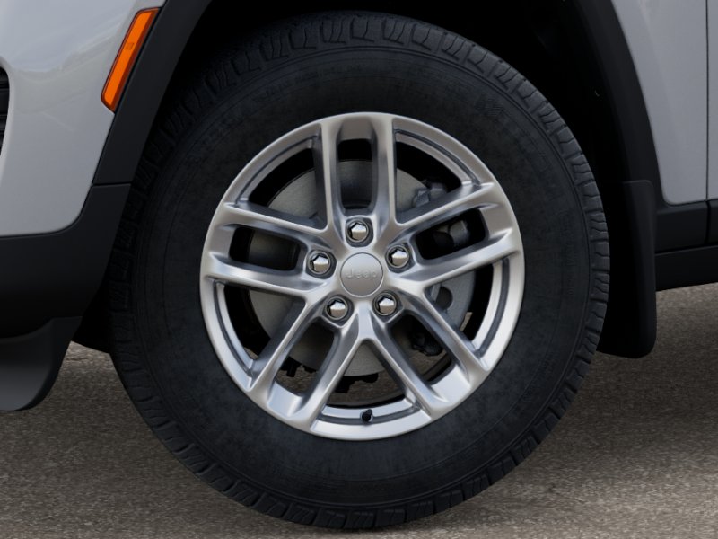 2025 Jeep Grand Cherokee Laredo X photo 2