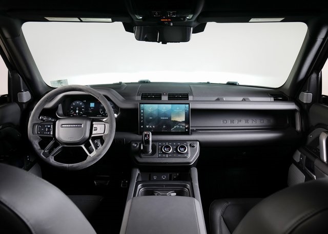 2024 Land Rover Defender 130 V8 photo 4
