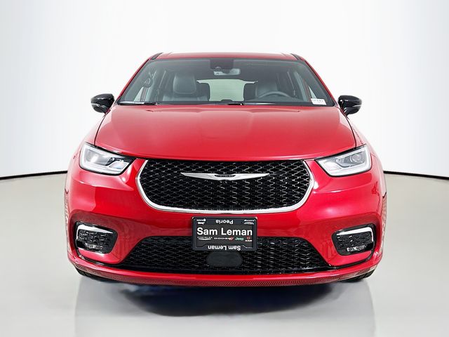 2026 Chrysler Pacifica photo 2