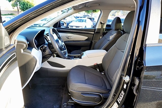 Used 2023 Black Hyundai SE image 12
