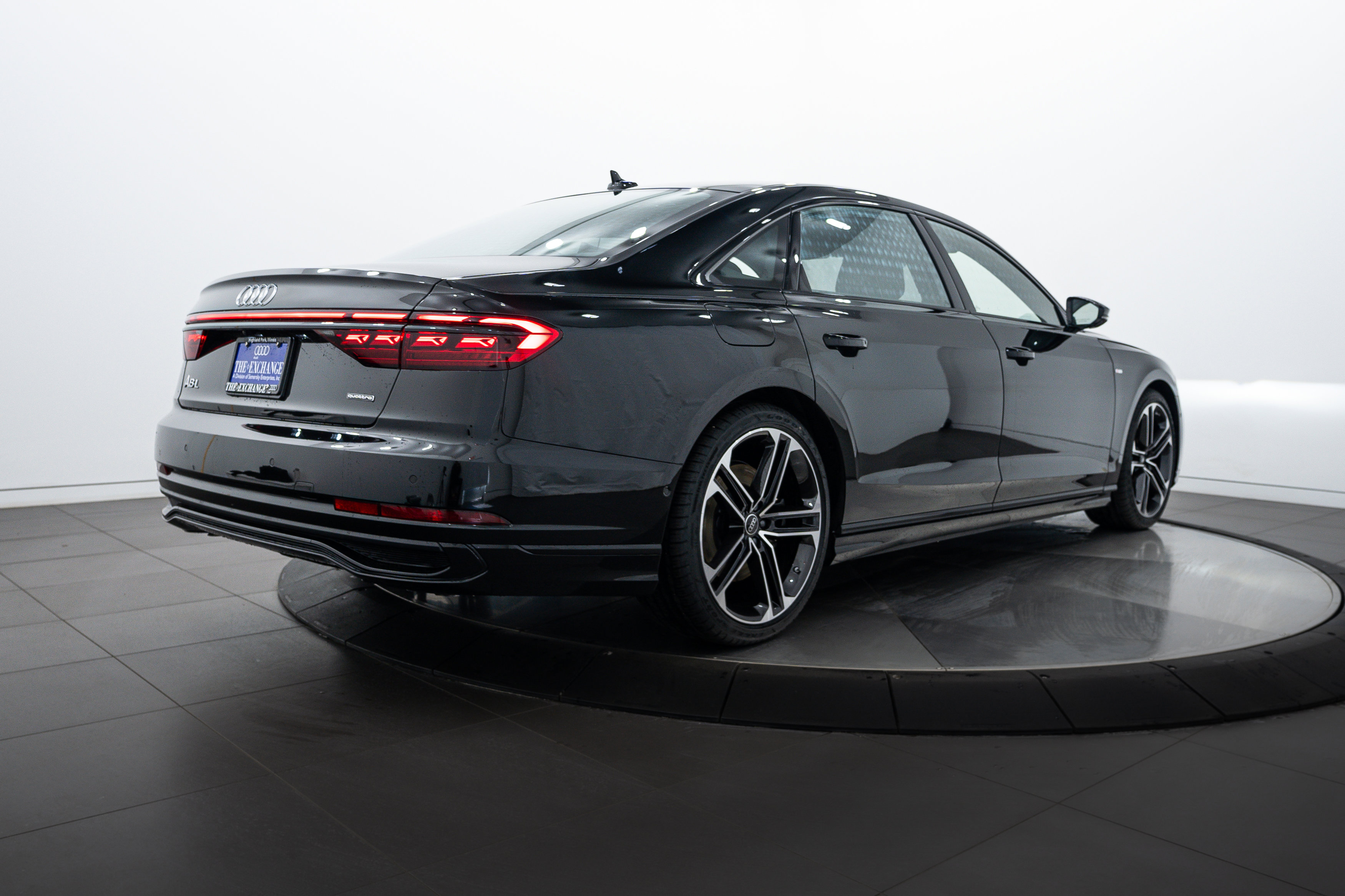 2025 Audi A8 L 55 photo 4