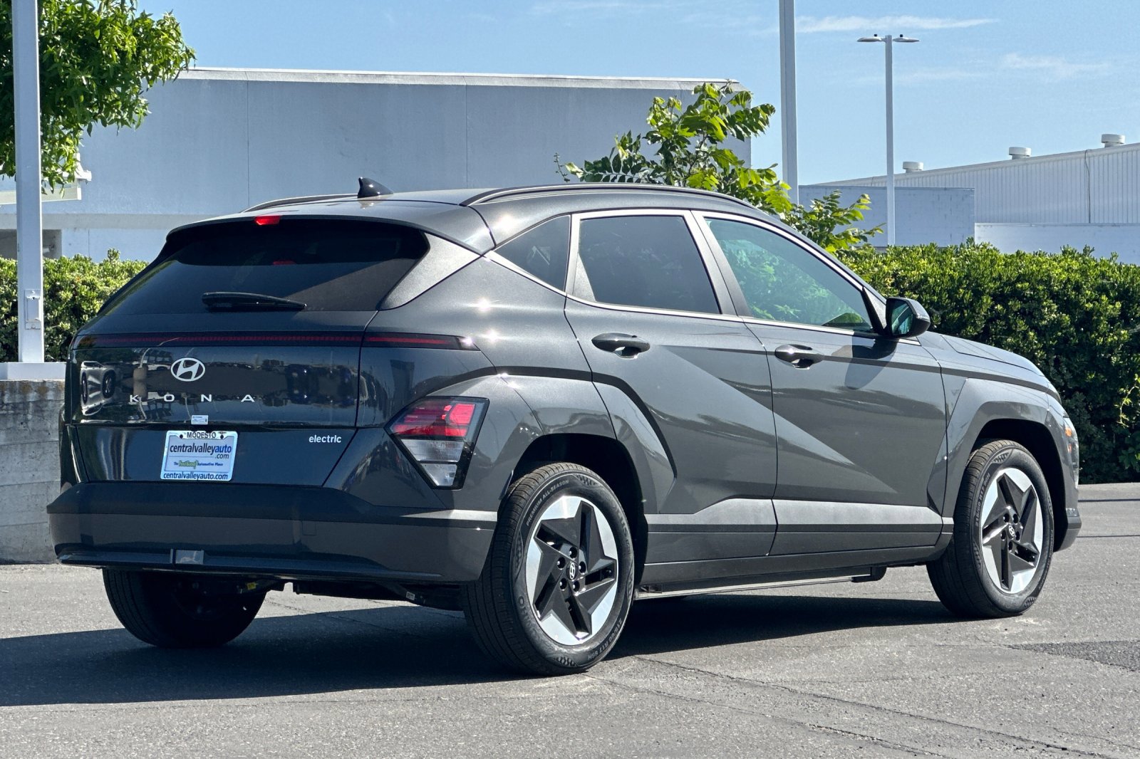 2025 Hyundai Kona Electric SEL photo 4