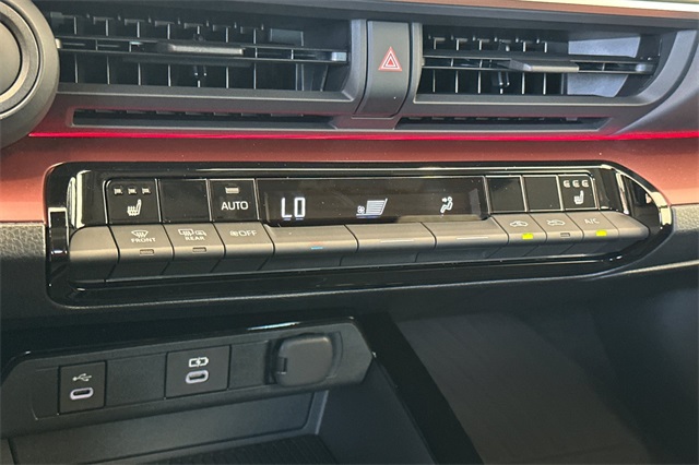 2026 Toyota Prius Plug-in Hybrid XSE photo 21