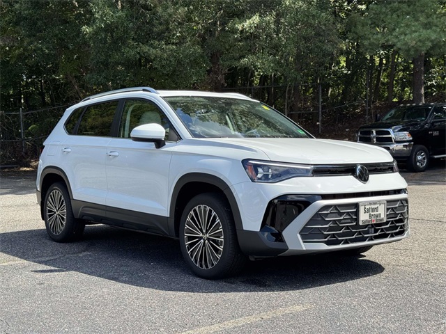 2025 Volkswagen Taos SE photo 4