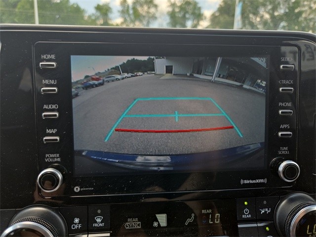 2021 Toyota Highlander L photo 17