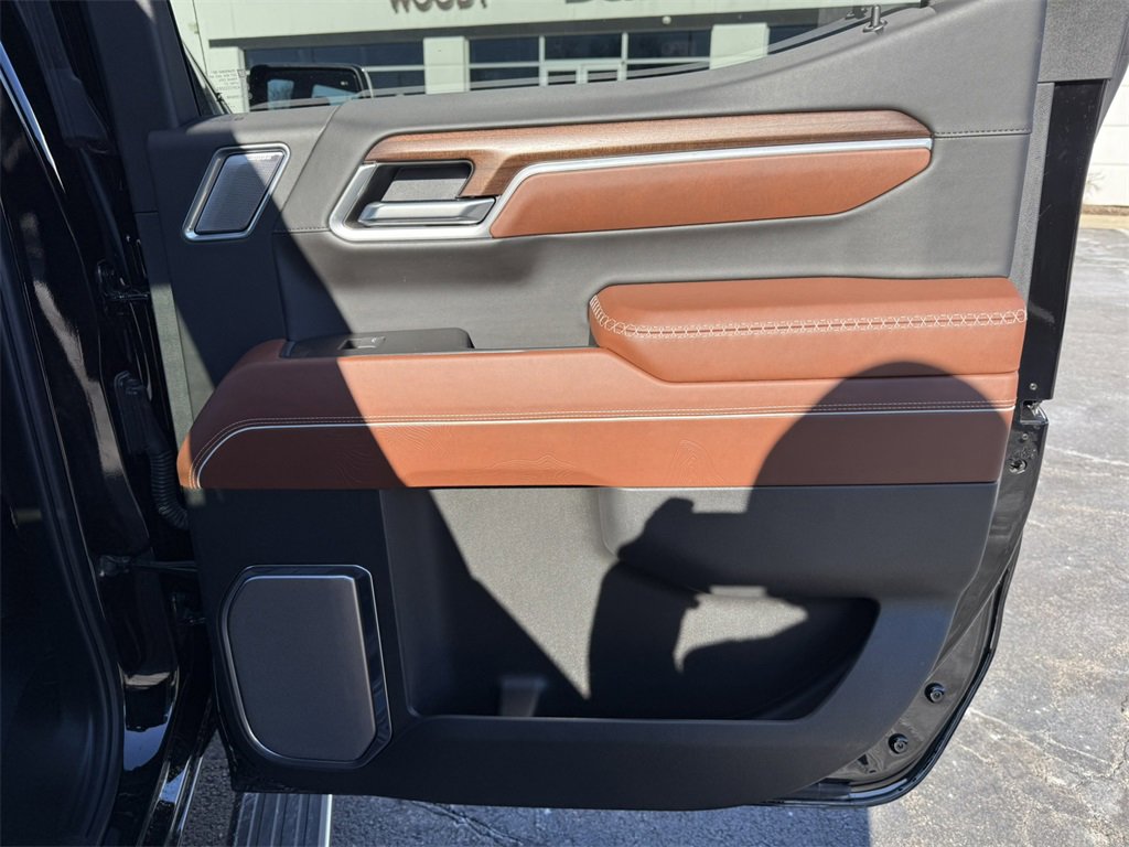 2025 GMC SIERRA - Image 35