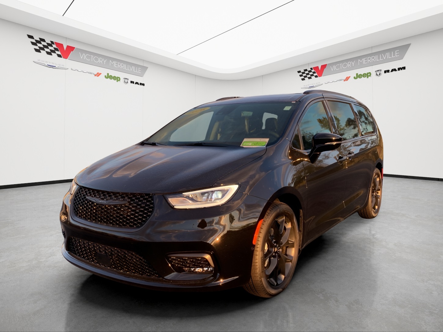 2026 Chrysler Pacifica Select's photo