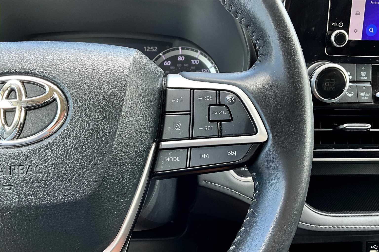 2024 Toyota Highlander LE photo 23