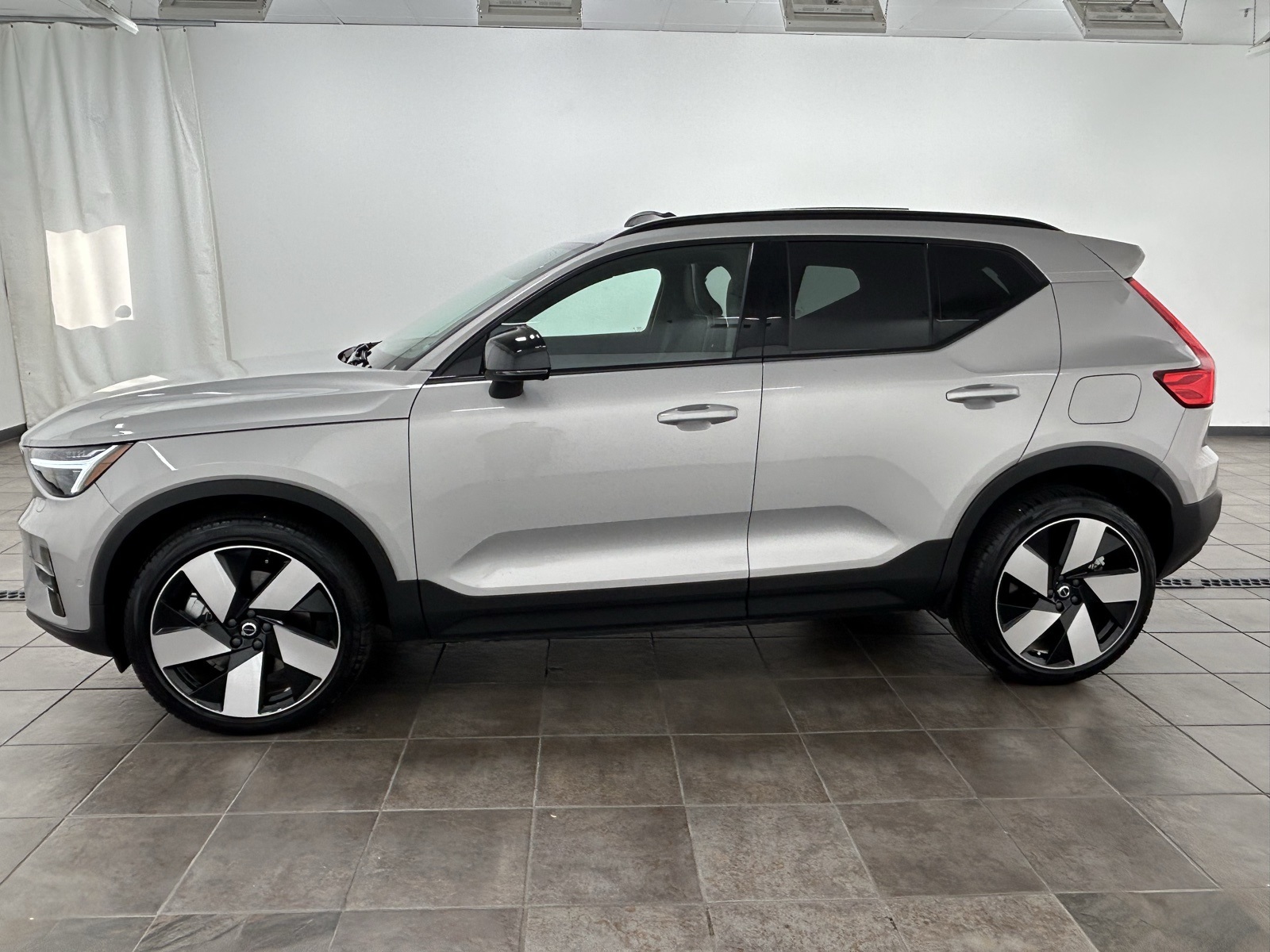 Used 2023 Volvo XC40 Ultimate with VIN YV4ED3UM9P2023443 for sale in Elmhurst, IL