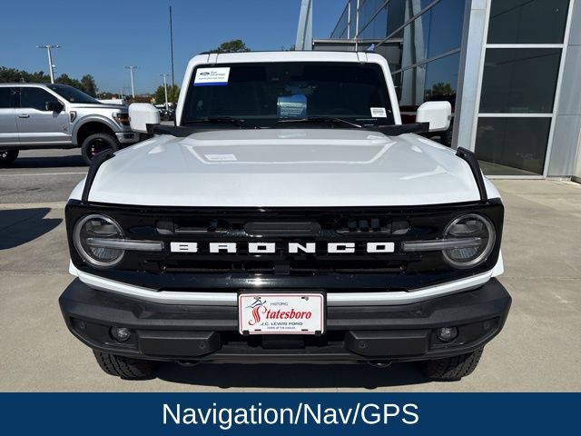 2024 Ford Bronco Outer Banks photo 2