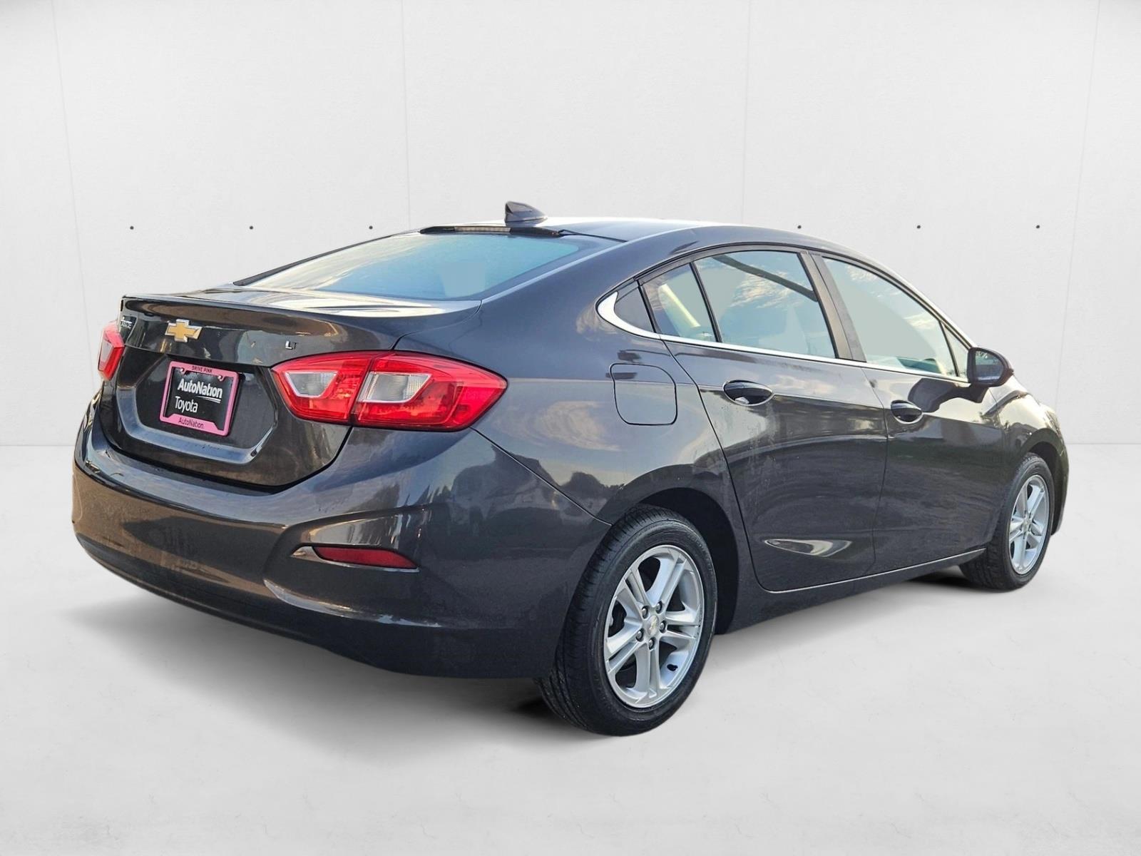 2017 Chevrolet Cruze LT photo 4