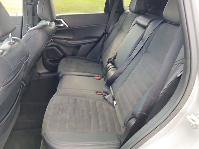 2024 Mitsubishi Outlander SE Black Edition photo 24