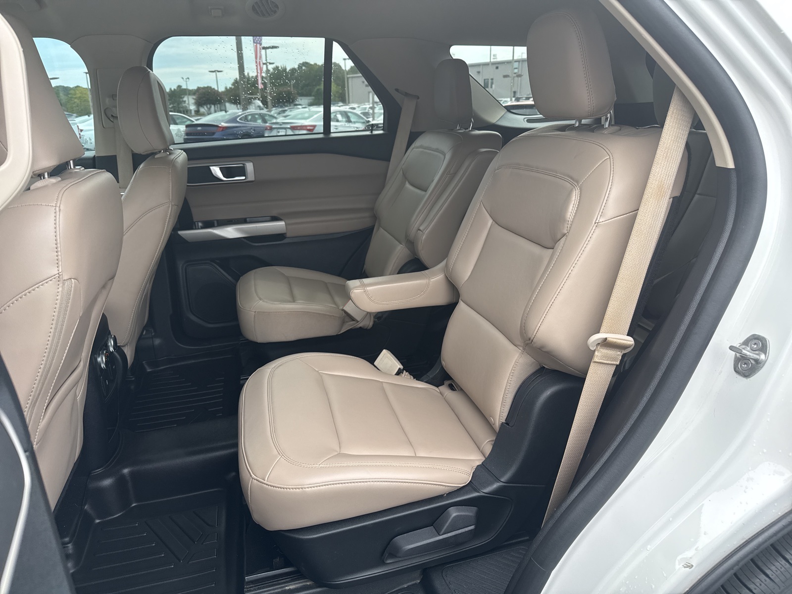 2021 Ford Explorer XLT photo 7