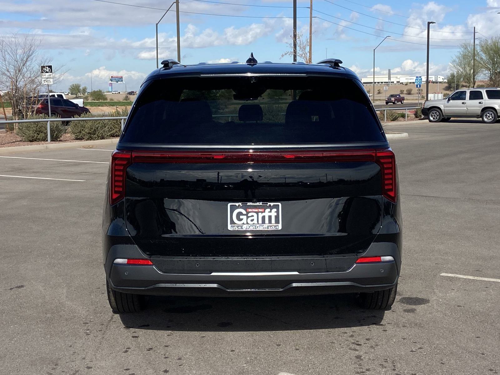 2025 Kia Carnival SX Prestige photo 3