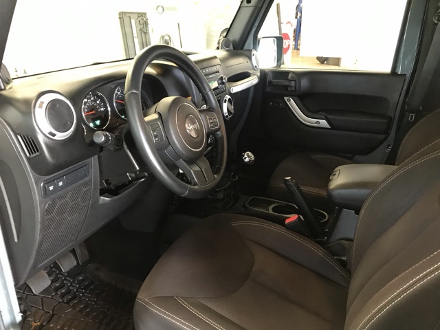 2014 Jeep Wrangler Rubicon photo 12