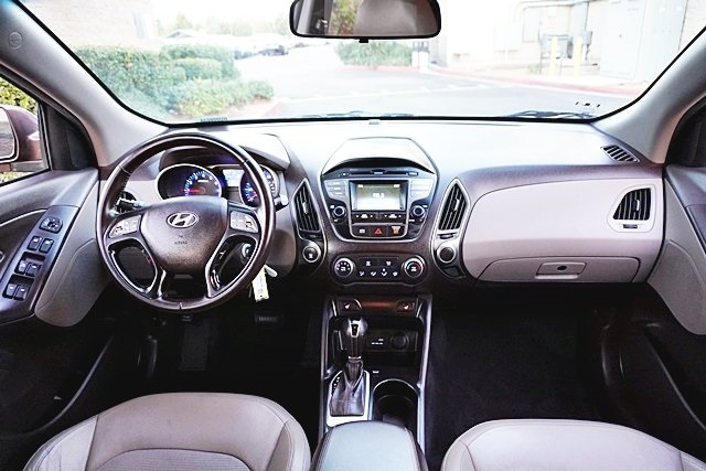 Used 2015 Brown Hyundai SE image 17