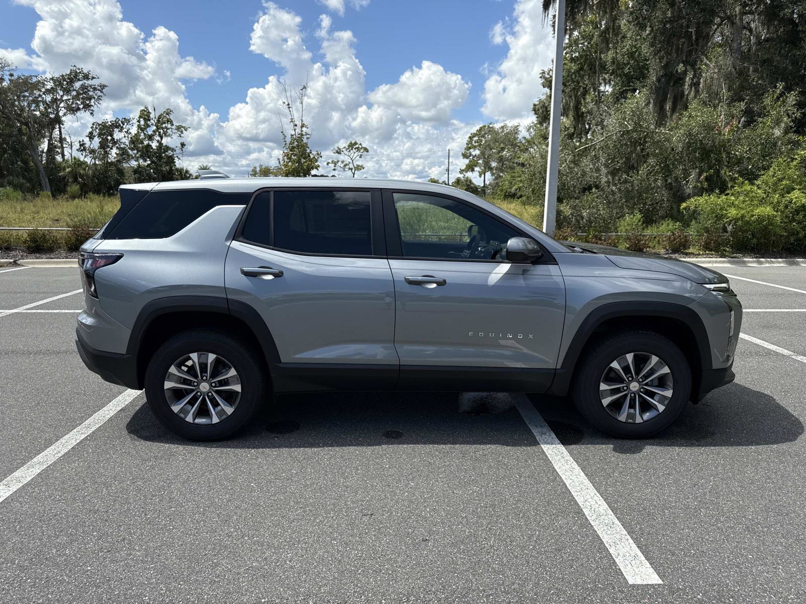2026 Chevrolet Equinox LT photo 2