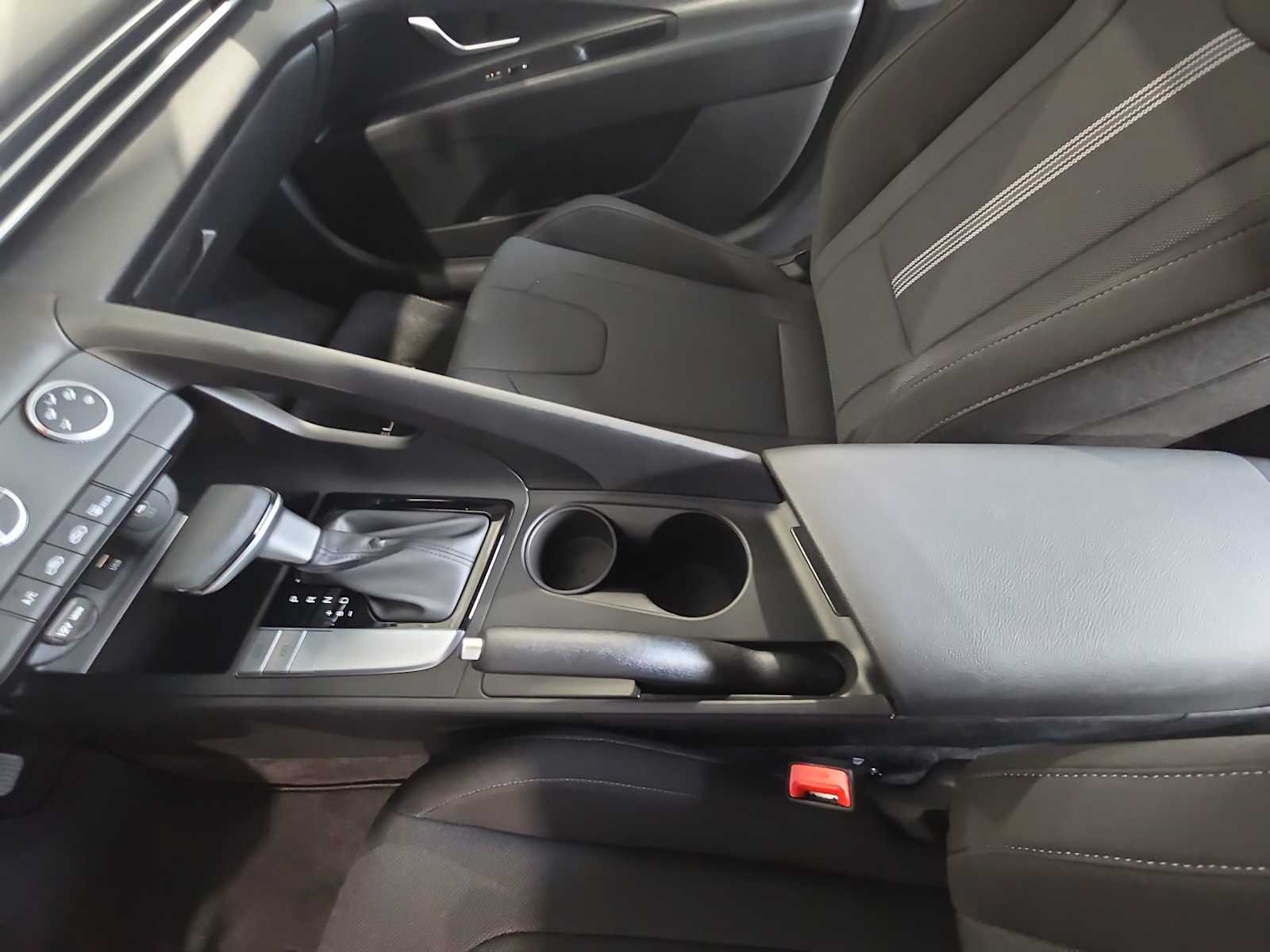 2025 Hyundai Elantra SE photo 14