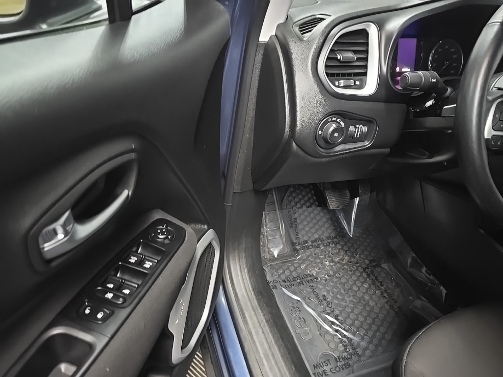 2020 Jeep Renegade Latitude photo 28