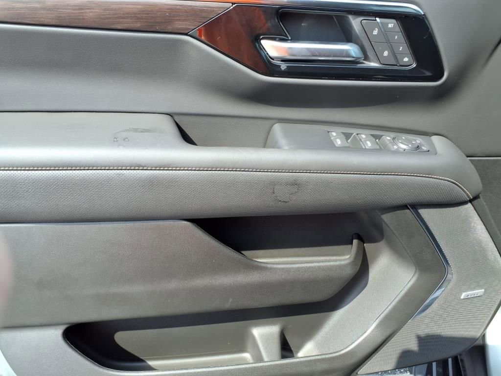 2025 Chevrolet Tahoe Premier photo 16