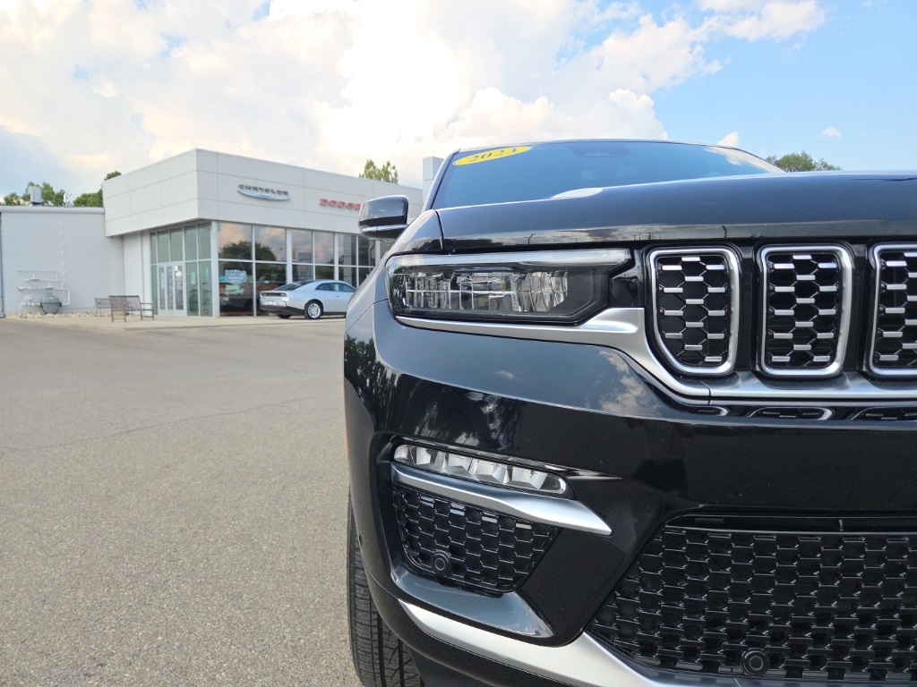 2023 Jeep Grand Cherokee Summit photo 9